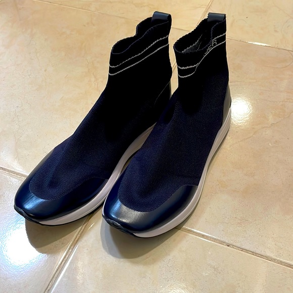 Tommy Hilfiger Navy Blue Sock Sneakers Like New Womens 10 - Picture 1 of 7